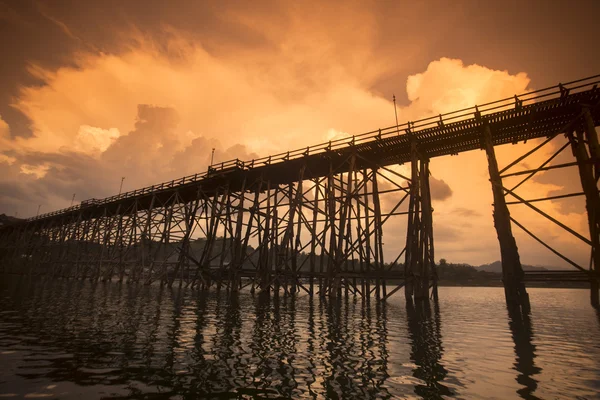 Wang Kka Puente de madera en Tailandia — Foto de Stock