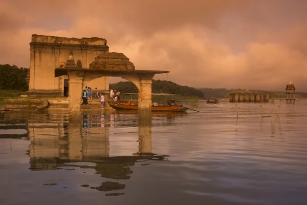 Thailand Kanchanaburi Sangkhlaburi Floodet tempel — Stockfoto