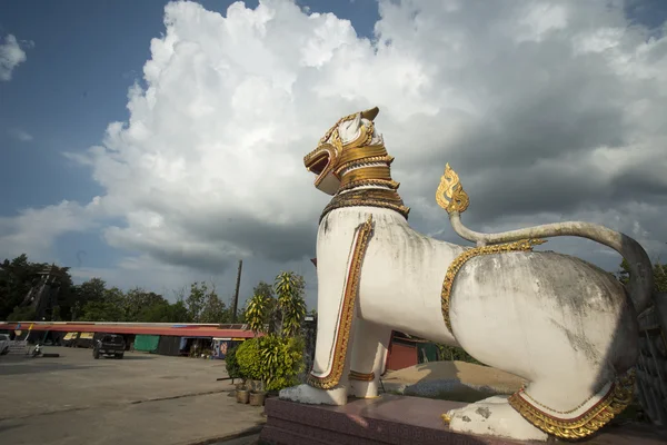 Estatuas de dragón en Wat Wang Wiwekaram — Foto de Stock