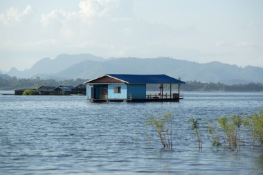 Khao Laem Lake Orta Tayland