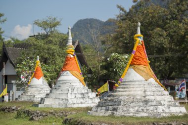 belgili tanımlık üç Pagoda geçmek