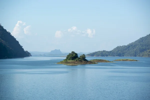 Tailândia Kanchanaburi Thong Pha Phum lago — Fotografia de Stock