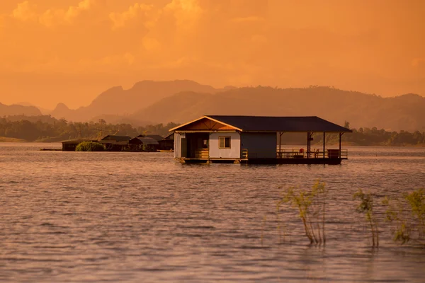 Lago Khao Laem en Tailandia Central — Foto de Stock