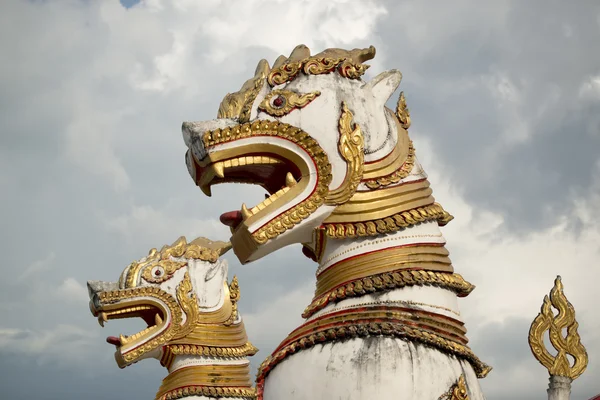 Rzeźby smoka w Wat Wang Wiwekaram — Zdjęcie stockowe