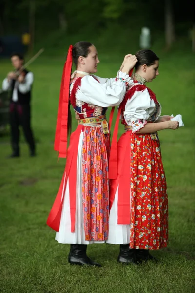 伝統的な民俗祭り Cerveny Klastor 町で — ストック写真