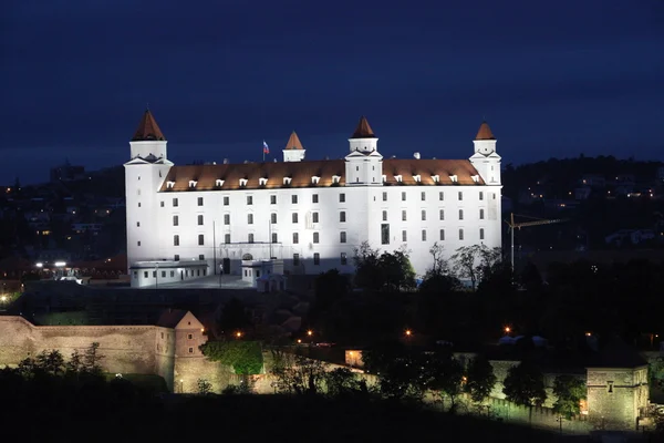 Castelo de Bratislava à noite — Fotografia de Stock