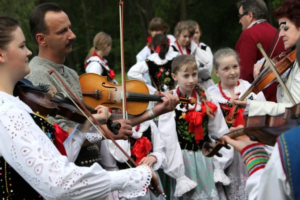 伝統的な民俗祭り Cerveny Klastor 町で — ストック写真