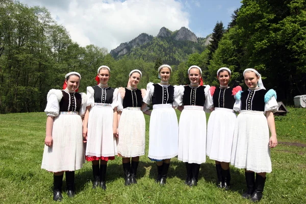 Festival folklorique traditionnel dans la ville de Cerveny Klastor — Photo