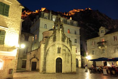 Kotor koyunda şehrin Kotor eski şehir