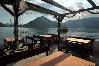 Karadağ Kotor Körfezi'nde Persat kasabası