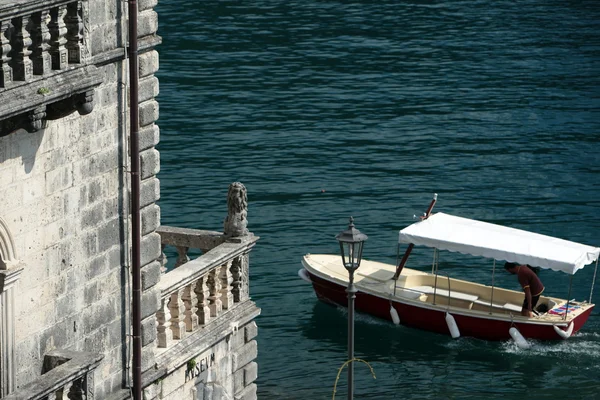 Staden Persat vid Kotor Bay i Montenegro — Stockfoto