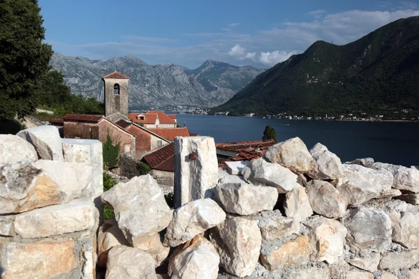 Πόλη Persat στον κόλπο Κότορ στο Μαυροβούνιο — Φωτογραφία Αρχείου