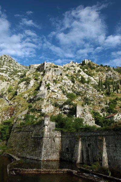 Casco antiguo de la ciudad Kotor — Foto de Stock