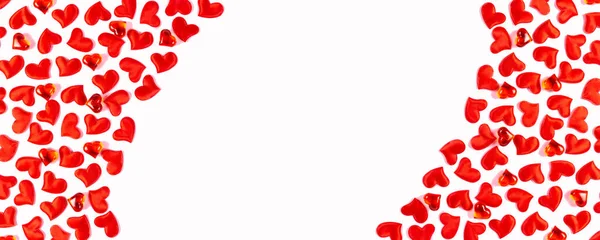 Sevgililer Günü Düğün Aşk Konsepti Kırmızı Saten Kalplerle Beyaz Arka — Stok fotoğraf