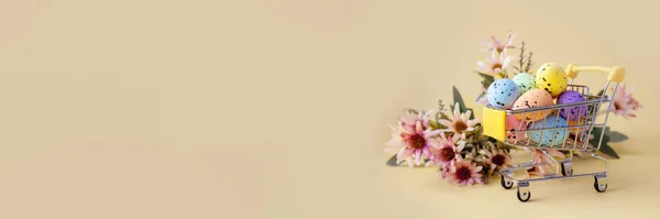 Påsk Komposition Med Färgglada Ägg Kundvagnen Och Våren Blommor Pastell — Stockfoto