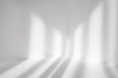 Boş beyaz köşe. Ürün sunumu için soyut stüdyo arka planı. Penceresi gölgeli 3D oda. Bulanık arkaplan ile minimalist uzay kavramı.