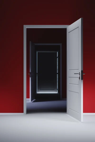 Закрытая дверь в коридоре с красными стенами — стоковое фото