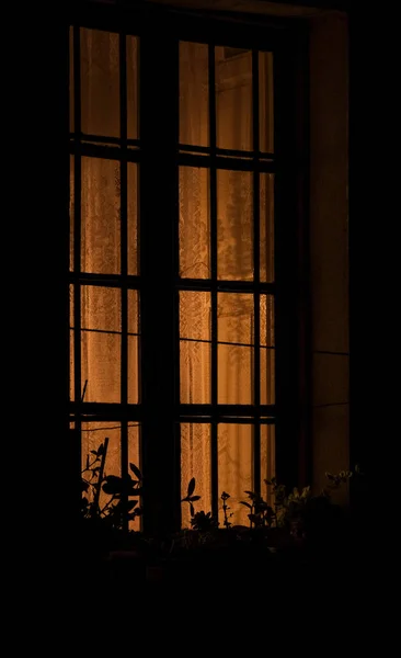 Отражение Теплого Света Окне Ночной Деревни Стоковое Фото