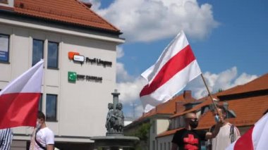 Beyaz Rusya 'da diktatörlüğe ve insan haklarının acımasızca ihlal edilmesine karşı büyük bir protesto. Minsk-2020-Belarus