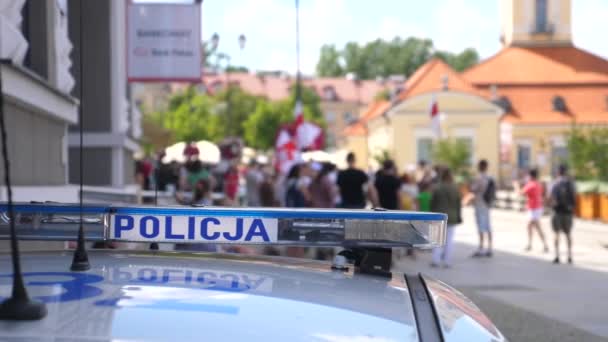 Demonstranten van de politie tegen geweld tegen het Wit-Russische volk in Polen. — Stockvideo
