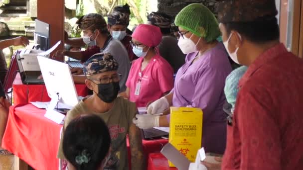 Massvaccinationskampanj i Bali.Indonesien-mars 2021 — Stockvideo