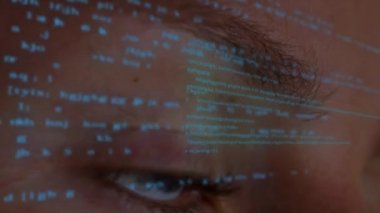 Fütüristik holografik arayüzü baktığını dijital animasyon