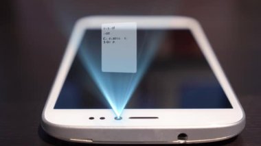 Not akıllı telefon üzerinde hologramı. Fütüristik teknoloji.