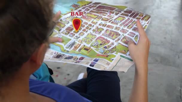 Карта анімації з піктограмою. Відпочинок на туристичному літаку з інтерактивною картою міста. Піктограми анімації на карті . — стокове відео