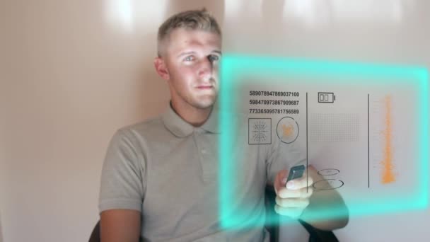 Man gebruik futuristische Hologram Interface. Virtuele Hi-Tech Concept. — Stockvideo