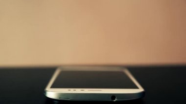 Akıllı telefon yeni Hologram iletide. Fütüristik teknoloji.