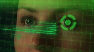 Fütüristik programcı Cyber göz Hologramic arabirimde kodlama ile. Yüksek teknoloji kavramı