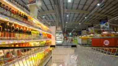 Süpermarket zaman atlamalı. Alışveriş Sepeti İş Başında