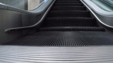 hareketli yürüyen merdiven