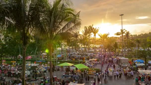 THAÏLANDE, KOH SAMUI, JANVIER 2015 : 4K. Temps écoulé. Big Night Marker en Asie au coucher du soleil — Video