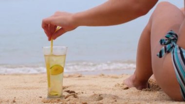 Kadın bikini plaj tatil.