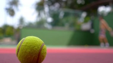 kortunda tenis top yakın çekim