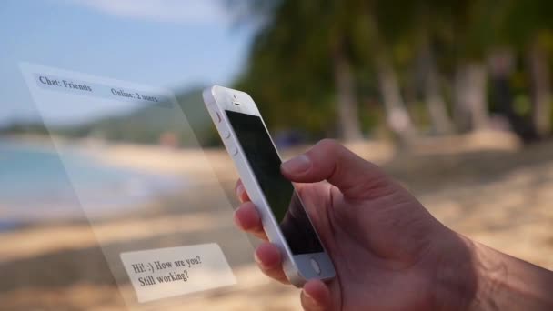 SMS-чат на пляже. Анимация Мезес — стоковое видео