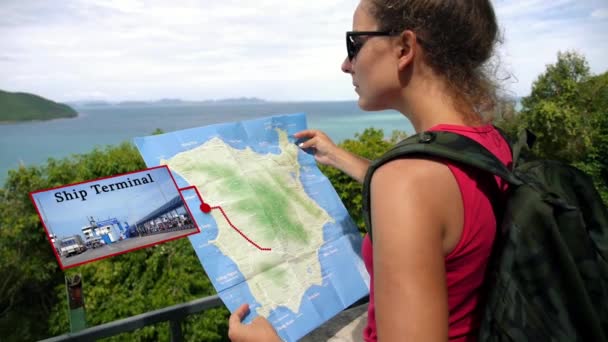 Woman Backpacker with Interactive Map. Plane a Trip — Stock Video