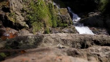 Tayland Güzel Şelale. Koh Samui. Yavaş Çekim.