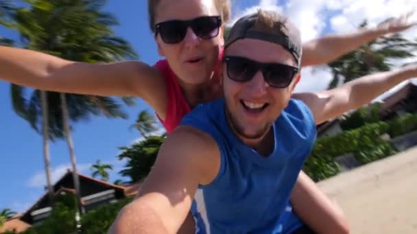 Happy Couple on Beach on Summer Holidays Vacation — Stock Video