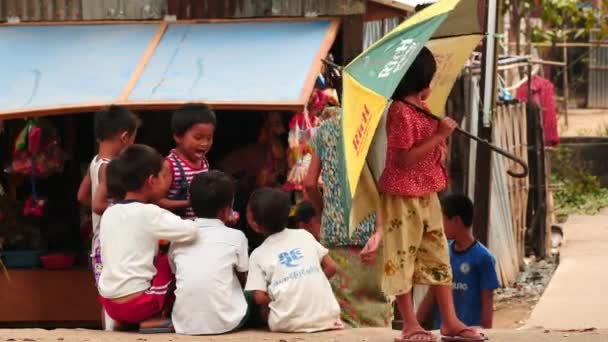 27 февраля 2016 Янгон, Мьянма - Бирманские счастливые дети - несколько видео последовательностей — стоковое видео