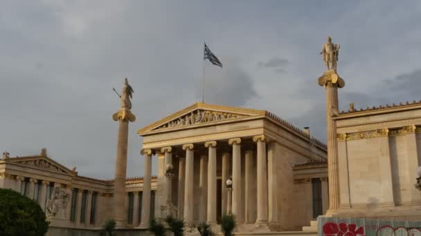 Maj 30 2016 Grekland, Aten. Akademin i Aten i Grekland - kväll moln tidsinställd — Stockvideo