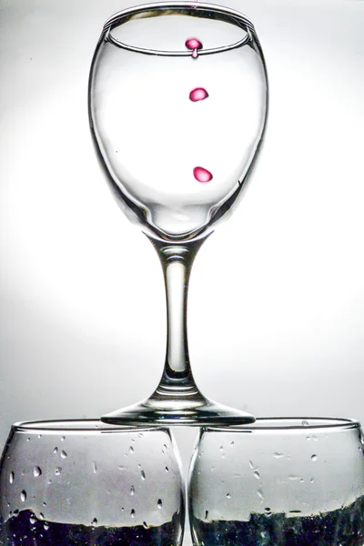 Kırmızı şarap damlaları