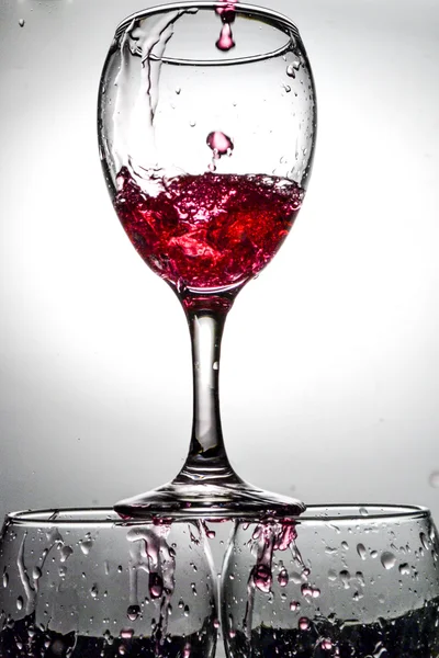 Kırmızı şarap damlaları