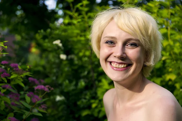 Güzel sarışın kadın.