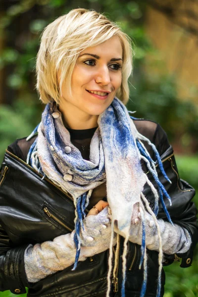 kadın siyah deri ceket