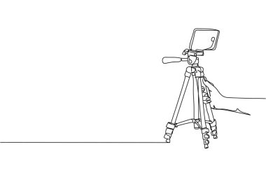 Beyaz arka planda el ele tutuşan akıllı cep telefonu tripodları. Doğrusal stil. Minimalist. Video konsepti