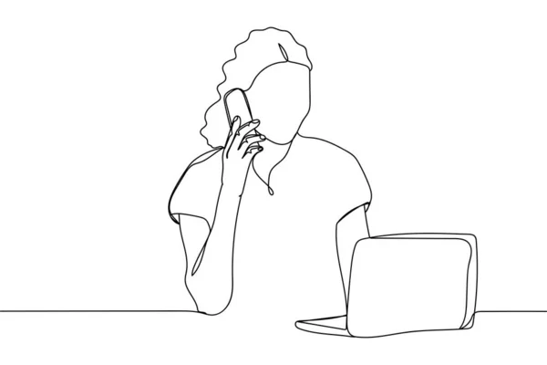 Beyaz bir arka planda dizüstü bilgisayarla telefonla konuşan bir sekreter hattı. Doğrusal biçimlendirilmiş. Minimalist.