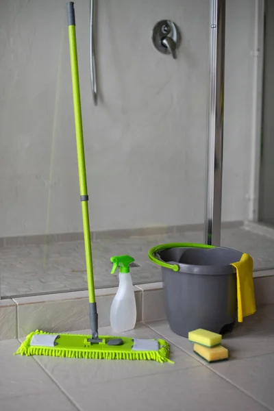 Professionele Reiniging Van Badkamer Toilet Reinheid Hygiëne Thuis Schoonmaakdienst Schoonmaak — Stockfoto