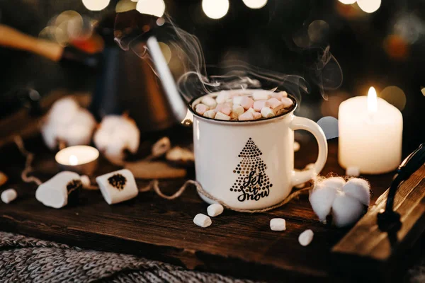 Tasse Blanche Avec Café Chaud Guimauves Soirée Noël Chaleureuse Confortable — Photo